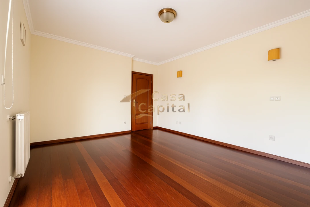 Moradia T4 para Venda em Mateus Foto 14