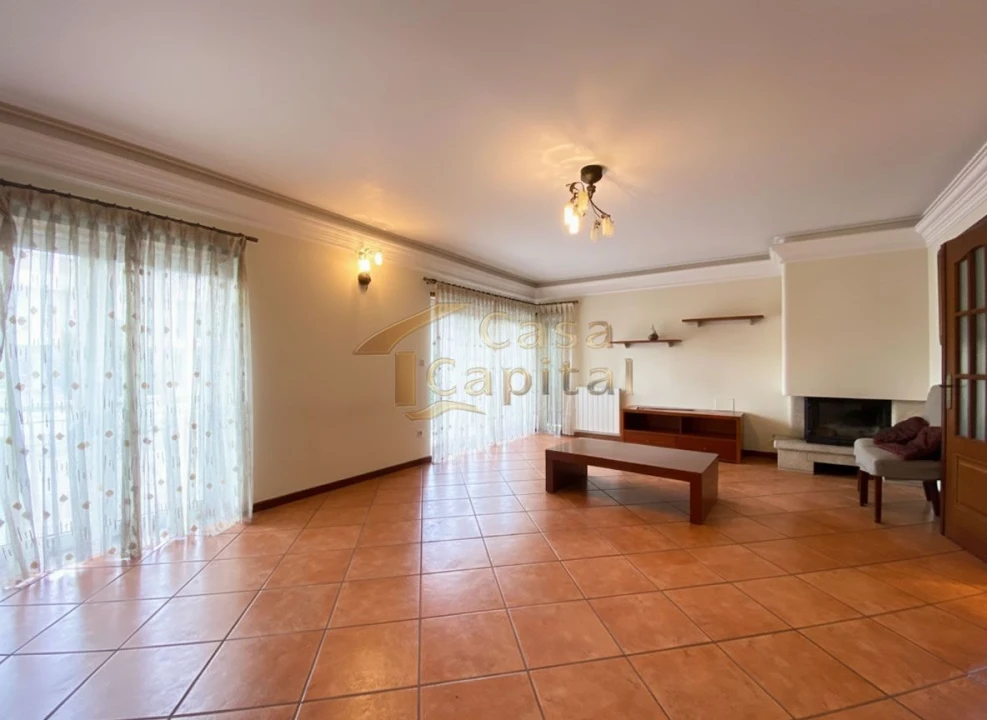 Moradia T4 para Venda em Mateus Foto 3