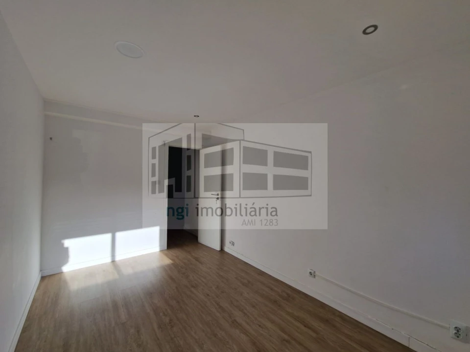 Apartamento T3 para Venda em Ramada e Caneças Foto 21