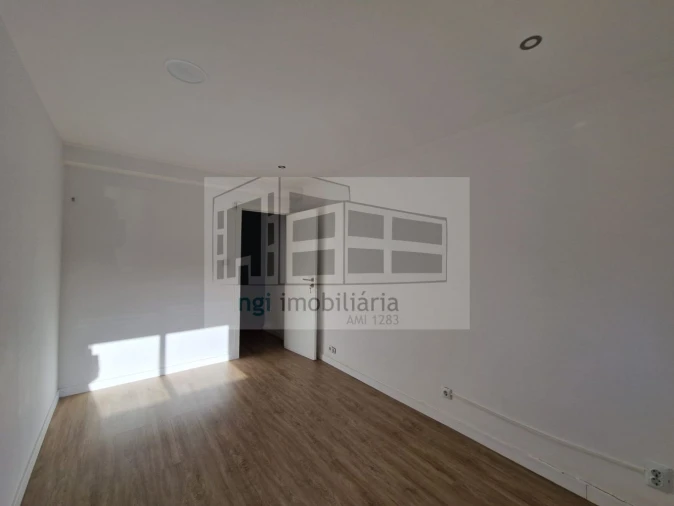 Apartamento T3 para Venda em Ramada e Caneças Foto 21