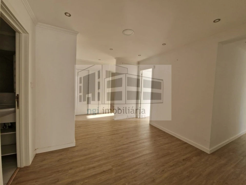 Apartamento T3 para Venda em Ramada e Caneças Foto 7