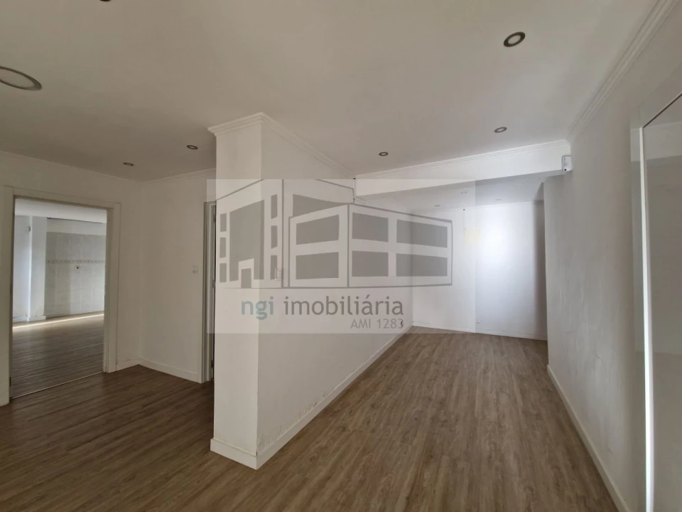 Apartamento T3 para Venda em Ramada e Caneças Foto 4