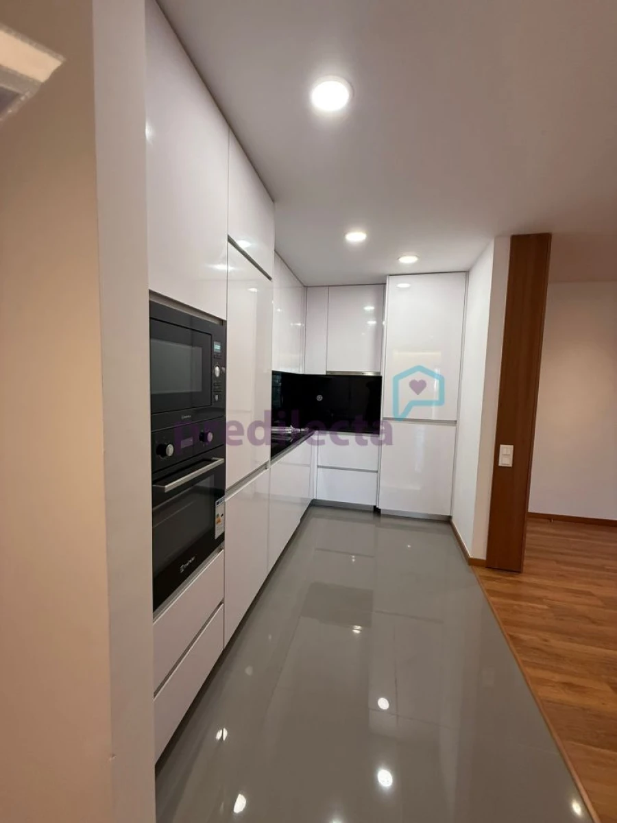 Apartamento T1 para Arrendamento em Paranhos Foto 11