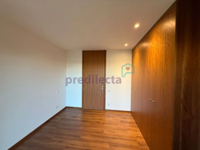 Apartamento T1 para Arrendamento em Paranhos Foto 9