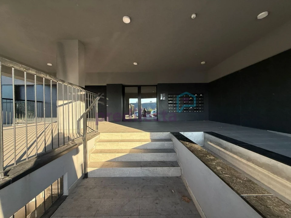 Apartamento T1 para Arrendamento em Paranhos Foto 8