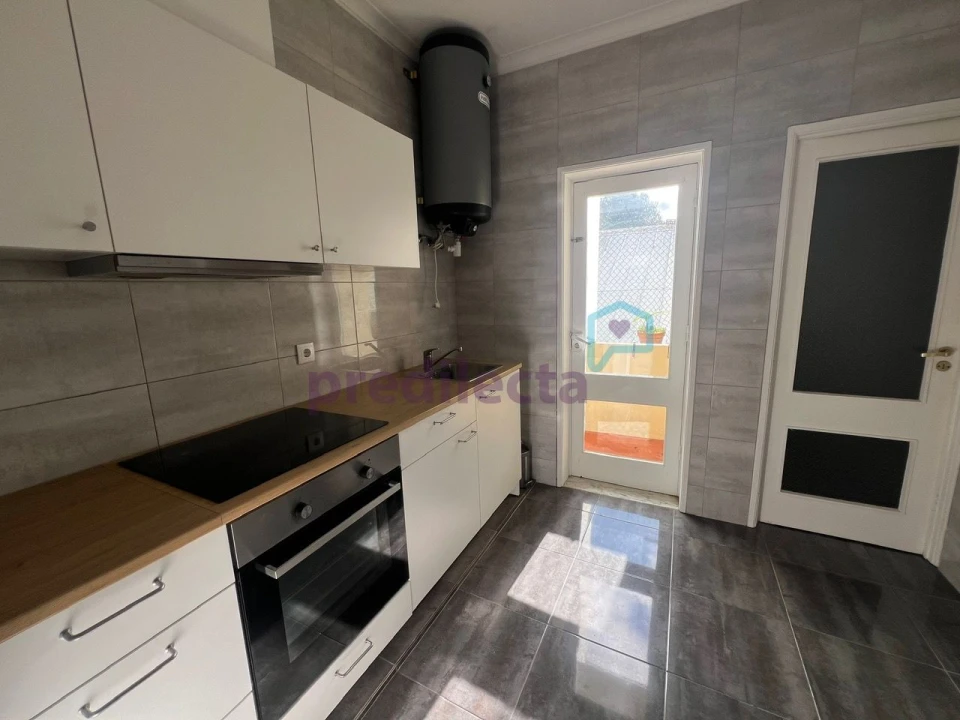 Apartamento T2 para Arrendamento em Paranhos Foto 5