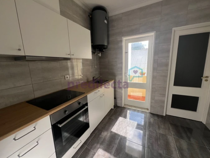 Apartamento T2 para Arrendamento em Paranhos Foto 5