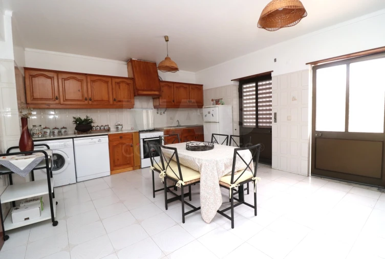 Moradia T3 para Venda em Atouguia da Baleia Foto 9