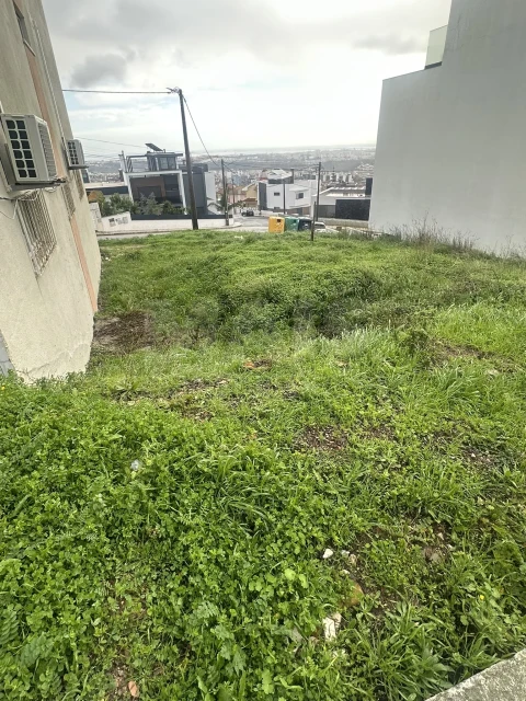 Terreno para Venda em Pontinha e Famões