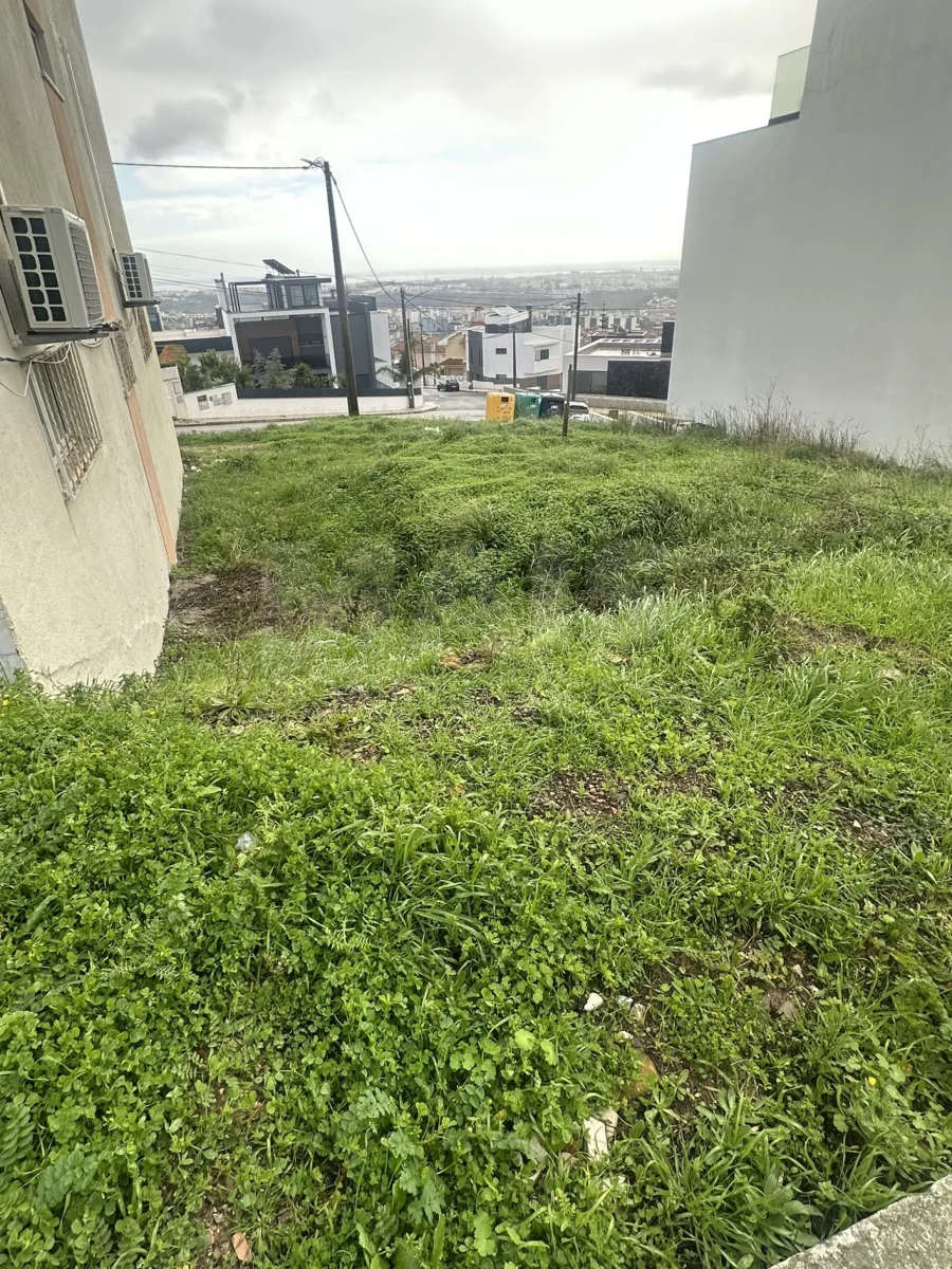 Terreno para Venda em Pontinha e Famões Foto 7