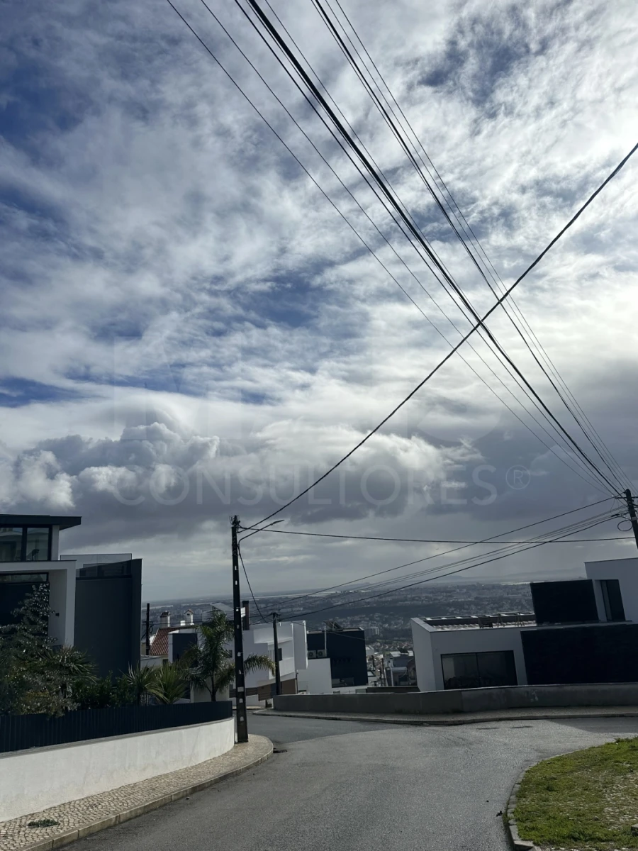 Terreno para Venda em Pontinha e Famões Foto 8