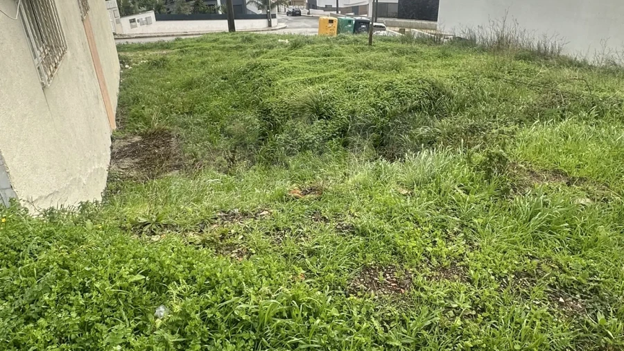 Terreno para Venda em Pontinha e Famões