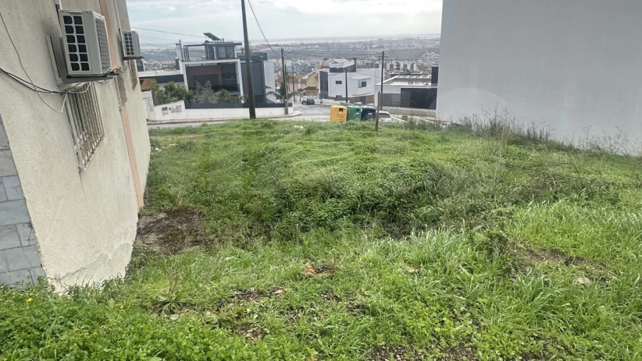 Terreno para Venda em Pontinha e Famões