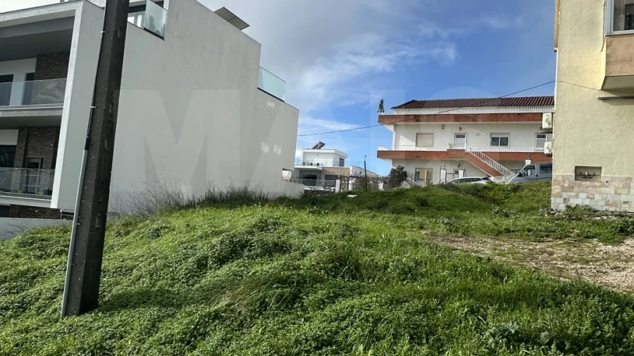 Terreno para Venda em Pontinha e Famões