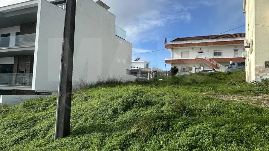 Terreno para Venda em Pontinha e Famões