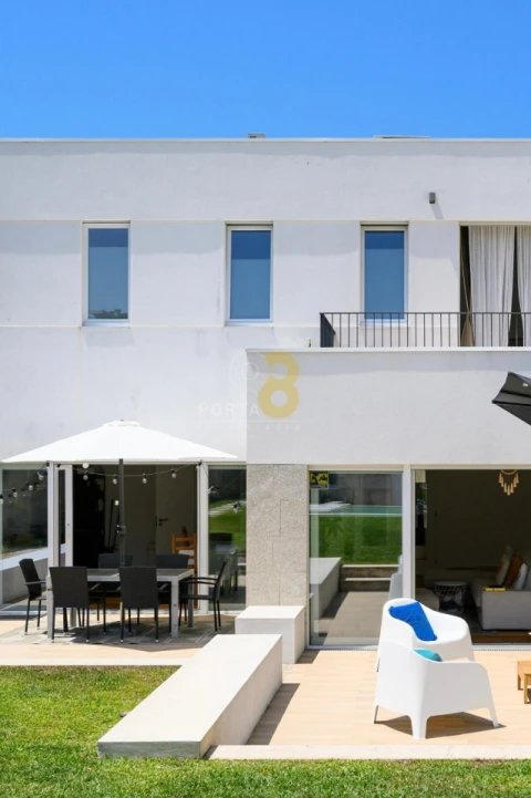 Moradia T5 para Venda em Aldoar, Foz do Douro e Nevogilde