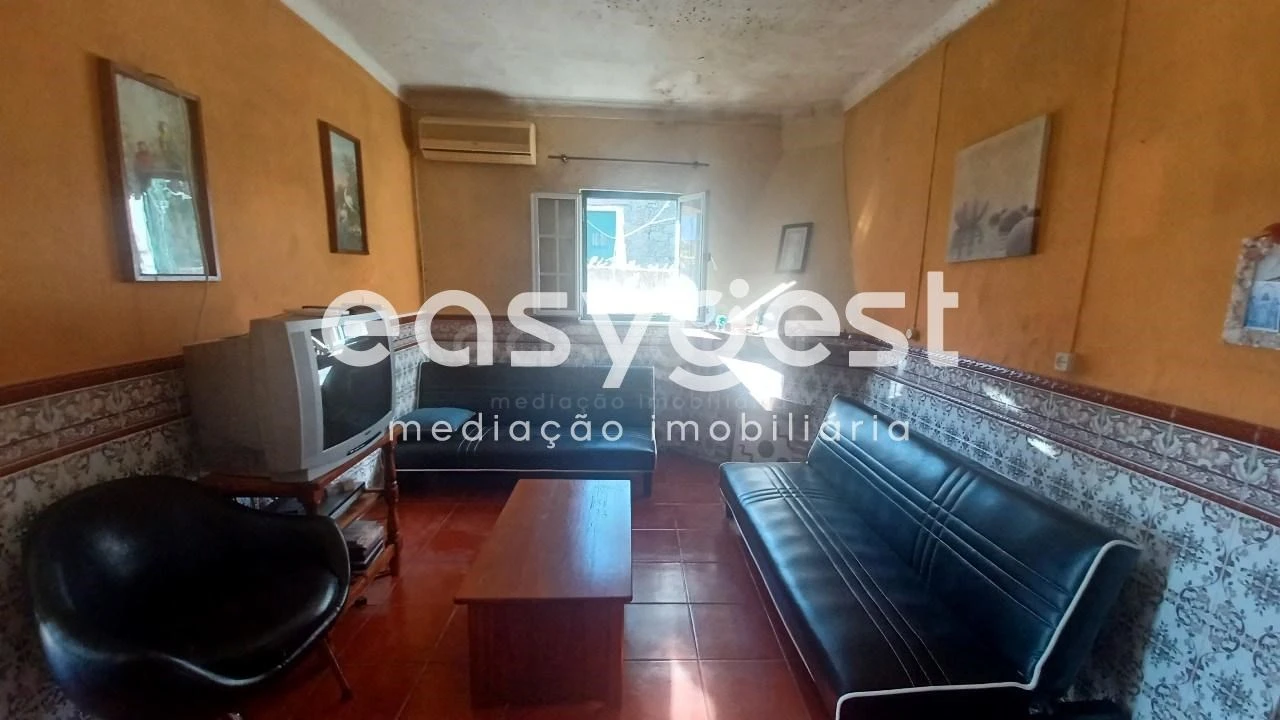 Moradia T3 para Venda em Comenda Foto 3