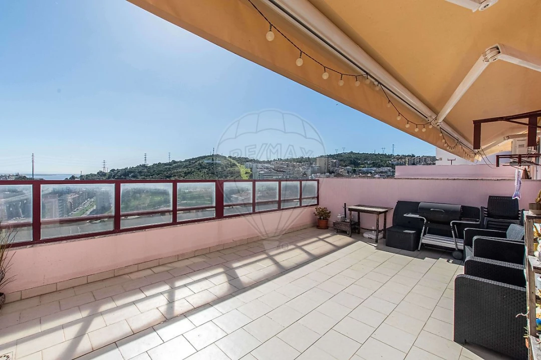 Apartamento T2 para Venda em Vila Franca de Xira Foto 11