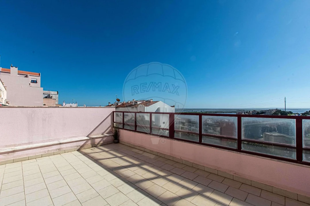 Apartamento T2 para Venda em Vila Franca de Xira Foto 12