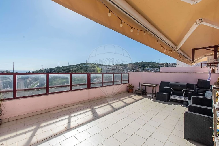 Apartamento T2 para Venda em Vila Franca de Xira Foto 11