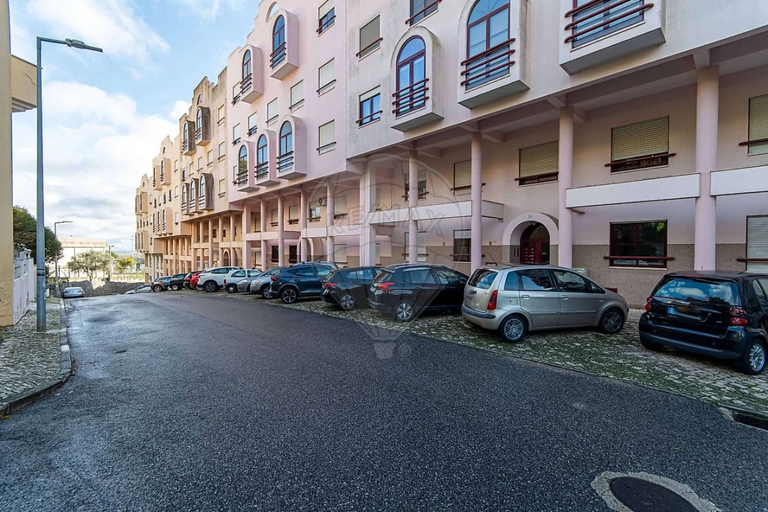 Apartamento T2 para Venda em Vila Franca de Xira Foto 3