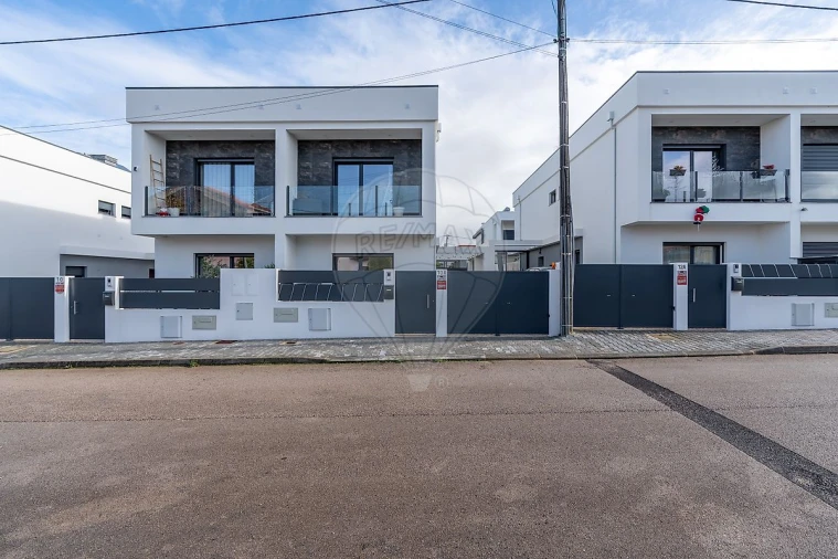 Moradia T3 para Venda em Fernao Ferro Foto 2