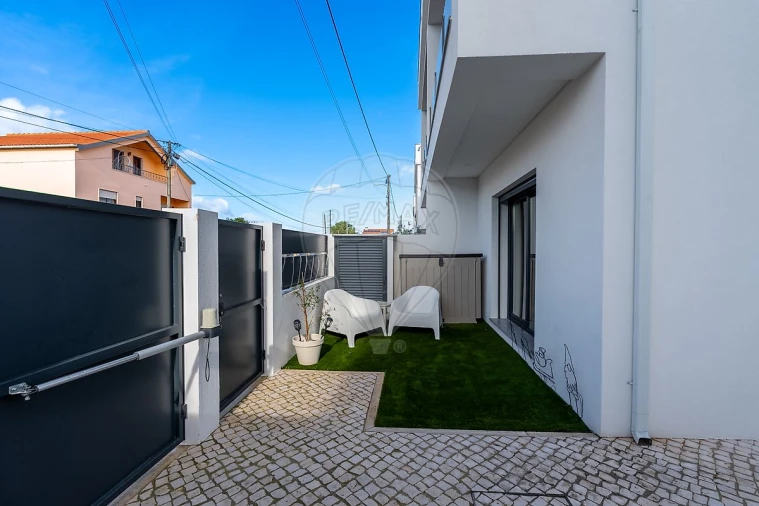 Moradia T3 para Venda em Fernao Ferro Foto 4