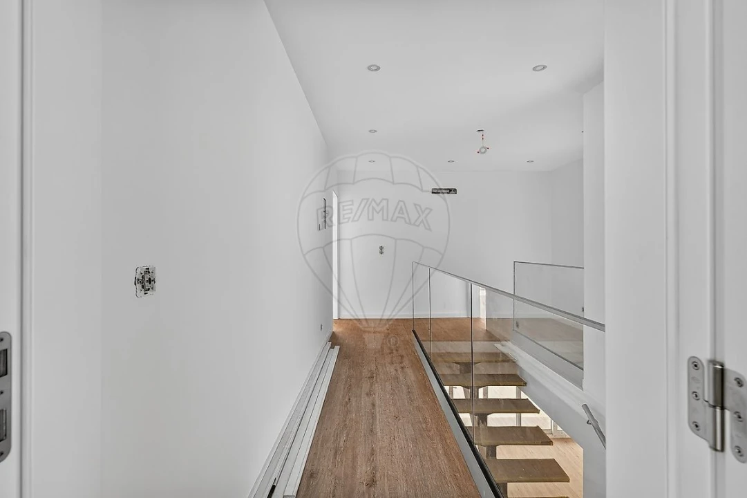 Moradia T4 para Venda em São Pedro da Cadeira Foto 46