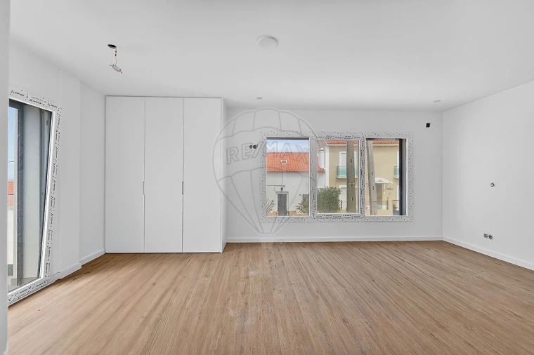 Moradia T4 para Venda em São Pedro da Cadeira Foto 47