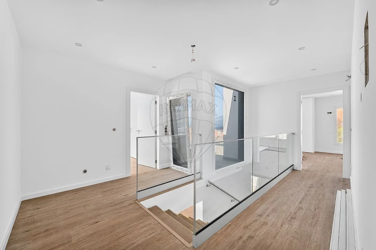 Moradia T4 para Venda em São Pedro da Cadeira Foto 45