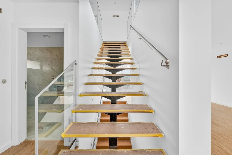 Moradia T4 para Venda em São Pedro da Cadeira Foto 25