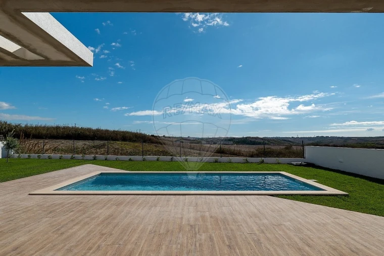 Moradia T4 para Venda em São Pedro da Cadeira Foto 9