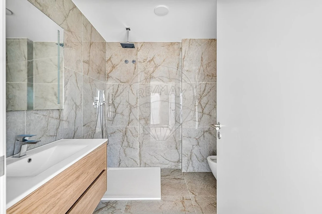 Moradia T4 para Venda em São Pedro da Cadeira Foto 40