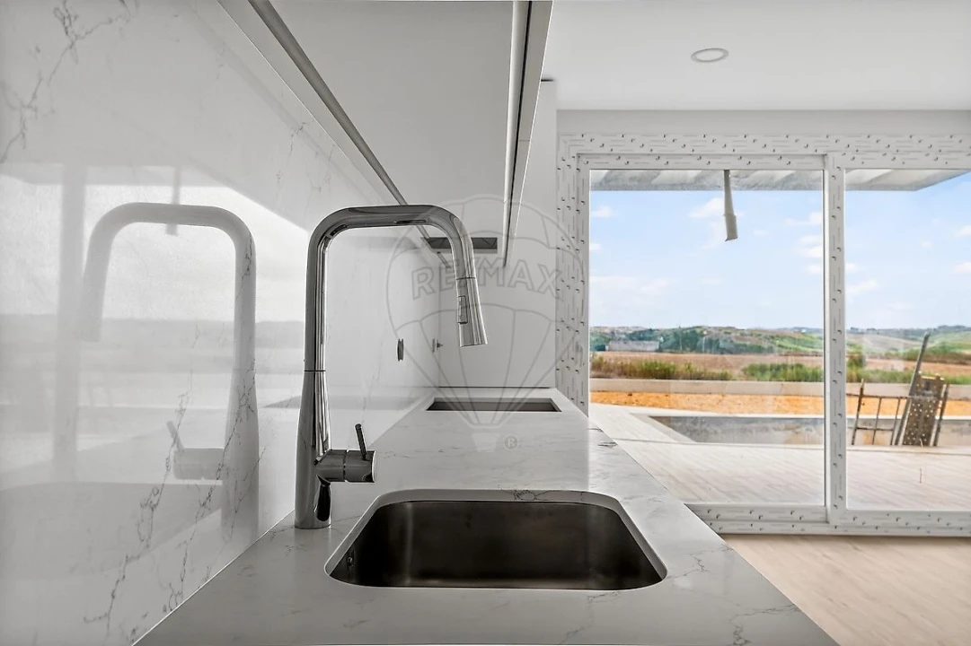 Moradia T4 para Venda em São Pedro da Cadeira Foto 29