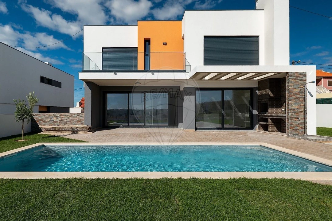 Moradia T4 para Venda em São Pedro da Cadeira Foto 1