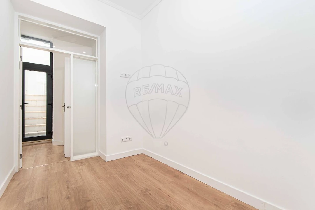 Apartamento T2 para Arrendamento em Beato Foto 8