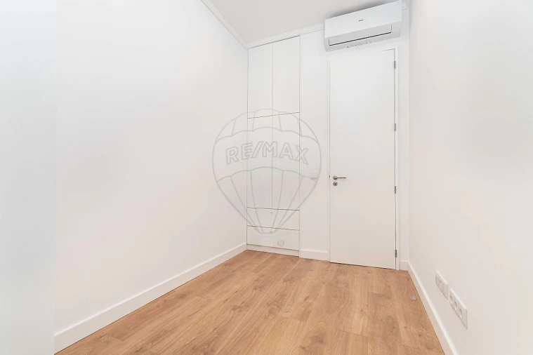 Apartamento T2 para Arrendamento em Beato Foto 6