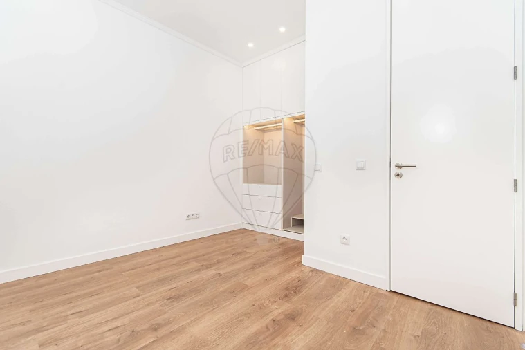 Apartamento T2 para Arrendamento em Beato Foto 3