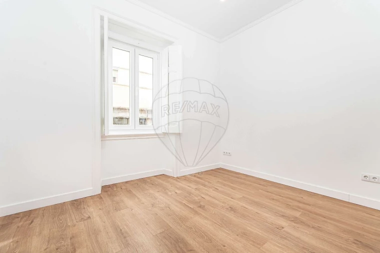 Apartamento T2 para Arrendamento em Beato Foto 4