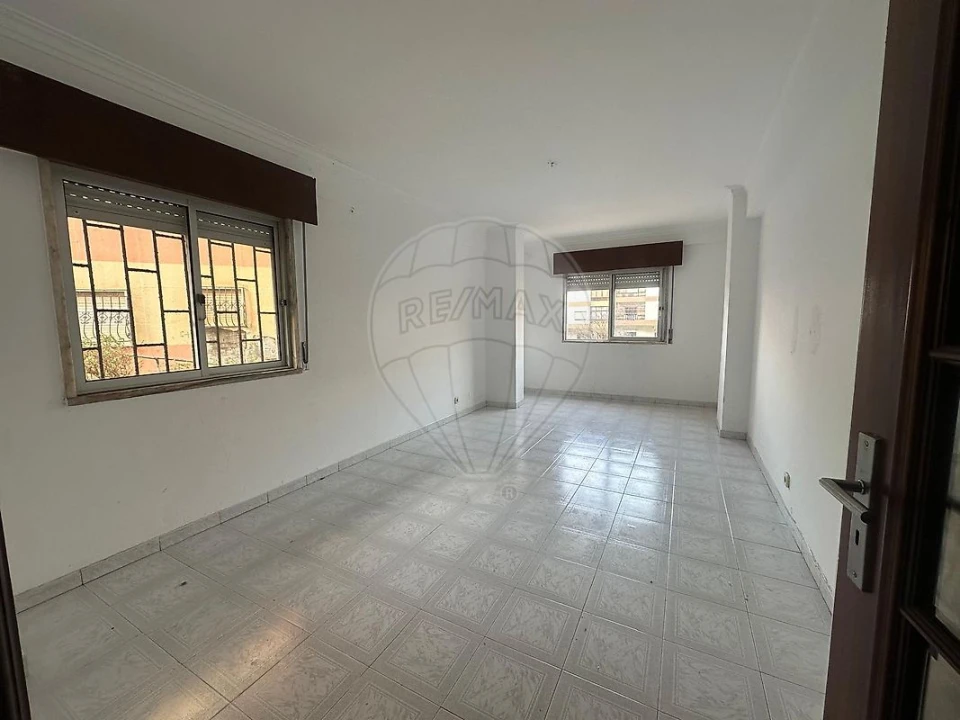 Apartamento T1 para Venda em Agualva e Mira-Sintra Foto 2
