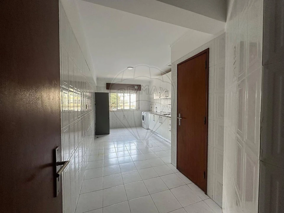 Apartamento T1 para Venda em Agualva e Mira-Sintra Foto 3