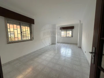 Apartamento T1 para Venda em Agualva e Mira-Sintra