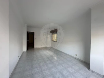 Apartamento T1 para Venda em Agualva e Mira-Sintra