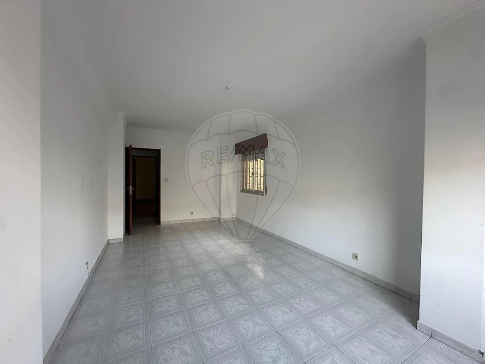 Apartamento T1 para Venda em Agualva e Mira-Sintra Foto 6
