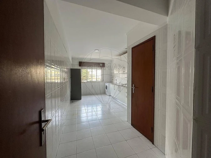 Apartamento T1 para Venda em Agualva e Mira-Sintra Foto 3