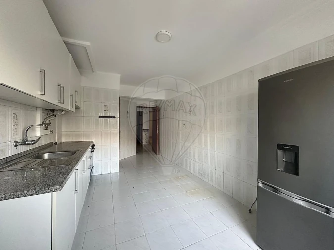 Apartamento T1 para Venda em Agualva e Mira-Sintra Foto 7