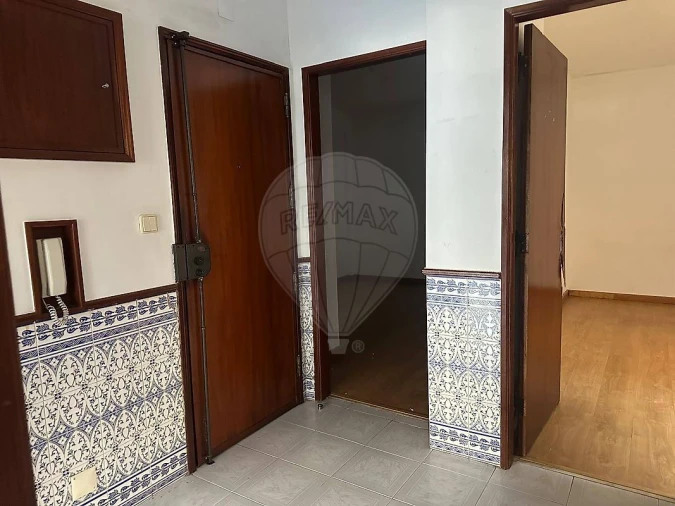Apartamento T1 para Venda em Agualva e Mira-Sintra Foto 9