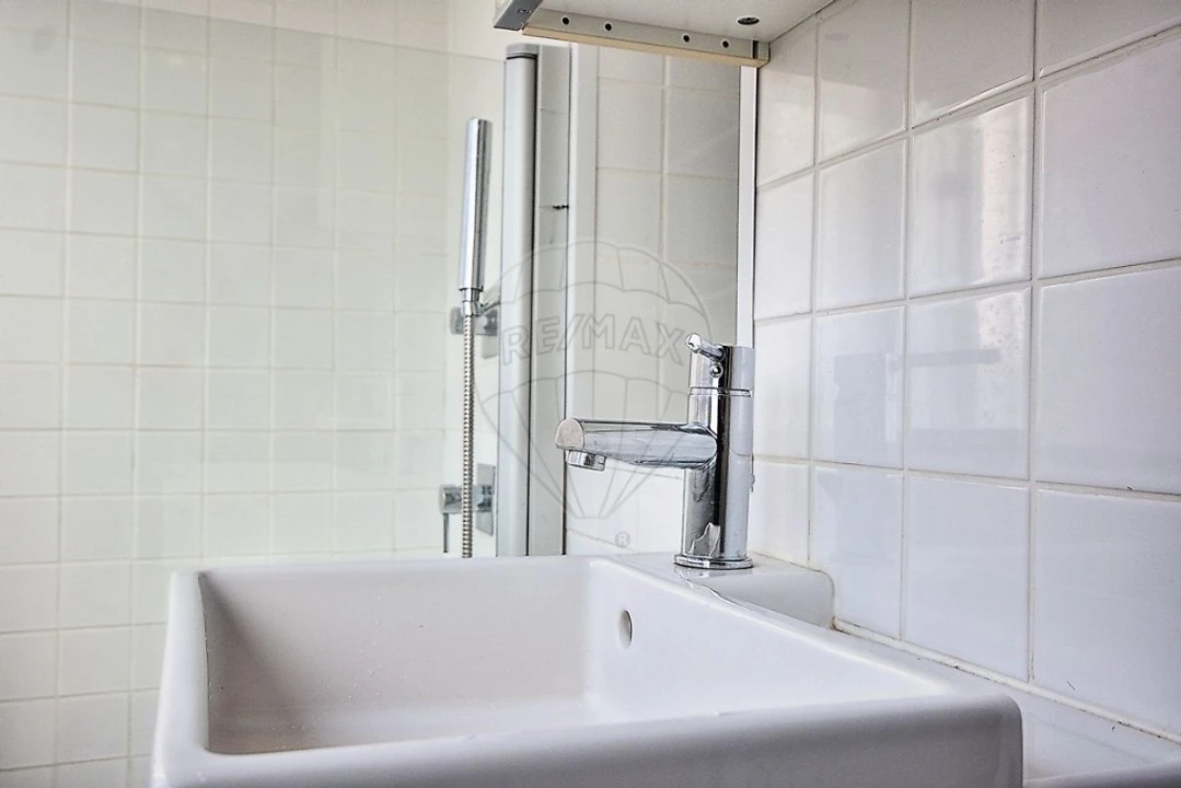 Apartamento T1 para Venda em Beato Foto 9