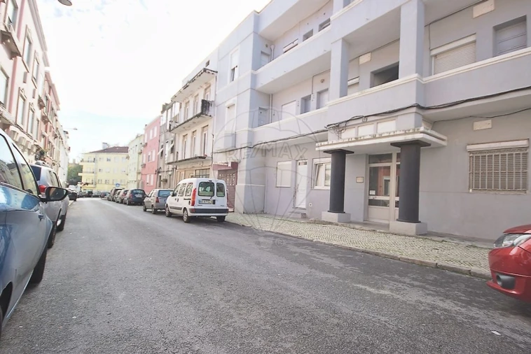 Apartamento T1 para Venda em Beato Foto 21