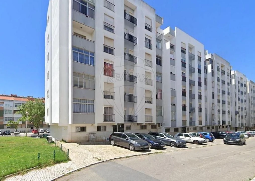 Apartamento T3 para Venda em Rio de Mouro Foto 2